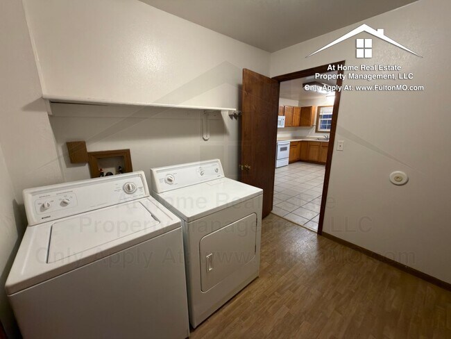 Building Photo - Sabre Circle 497–499 Duplex