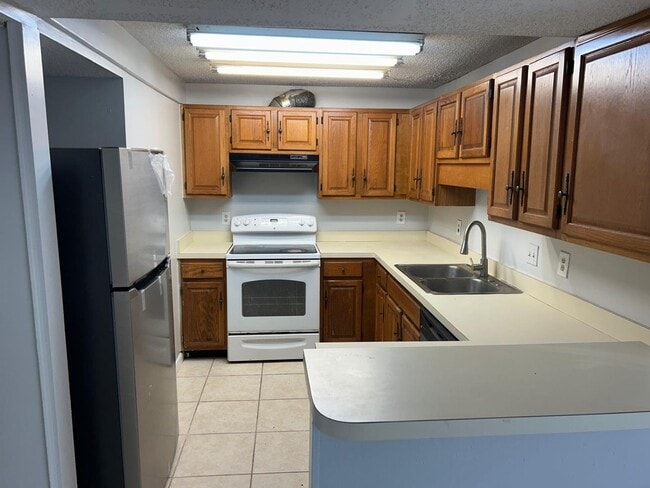 Building Photo - Charming 3-Bed, 2-Bath Home in a Prime Location! Move in Specials:$100 off your first month's ren...