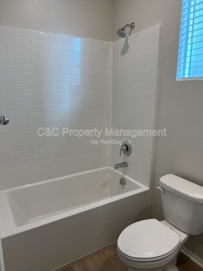 Building Photo - 2084 Mandarin Ln