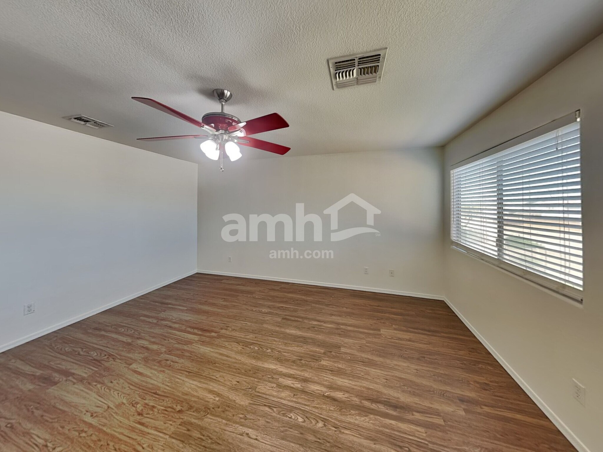 Building Photo - 782 E Christopher St