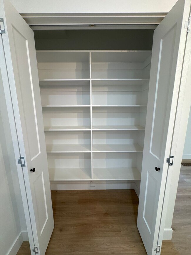 Building Photo - 725 W 350 N