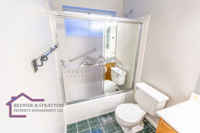 Building Photo - 1431 E Encinas Ave