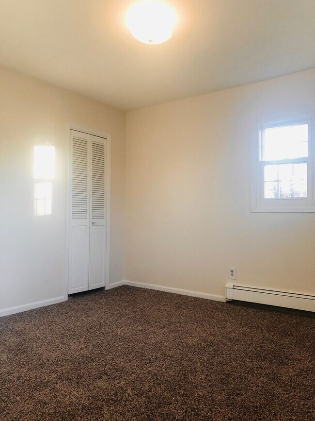 Building Photo - Two Story Single Family Home in the Roseda...