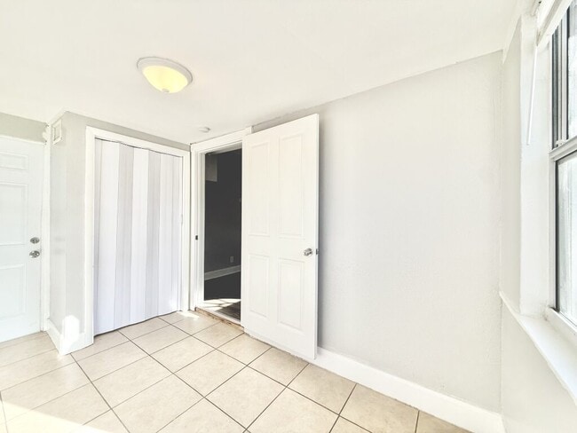 Building Photo - 1914 31st St S