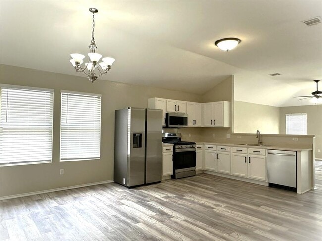 Building Photo - 610 Riverway Ln