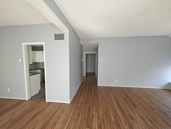 Building Photo - 351 Heritage Vlg
