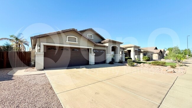 Building Photo - 3871 E Olive Ave
