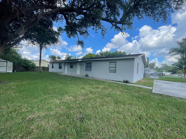 Primary Photo - 1637 Barbarie Ln