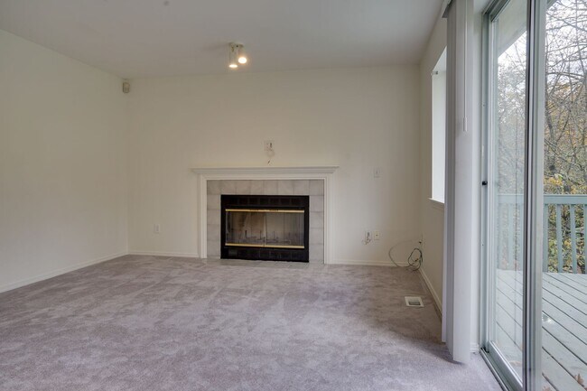 Building Photo - Renton Multi-level home