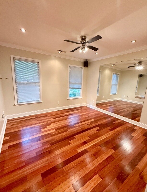 Building Photo - 2411 Oakwood Ave NE