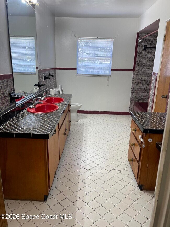 Building Photo - 1601 Virginia Dr