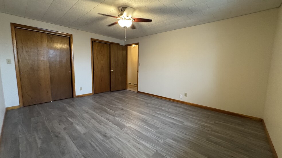 Master bedroom - 155 Evergreen Pl