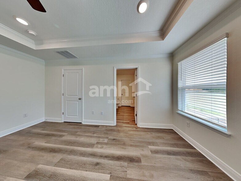 Building Photo - 27243 St Andrews Ave
