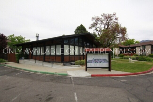 Building Photo - 258 W Garden Park