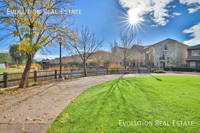 Building Photo - 2623 S Key Biscayne Dr