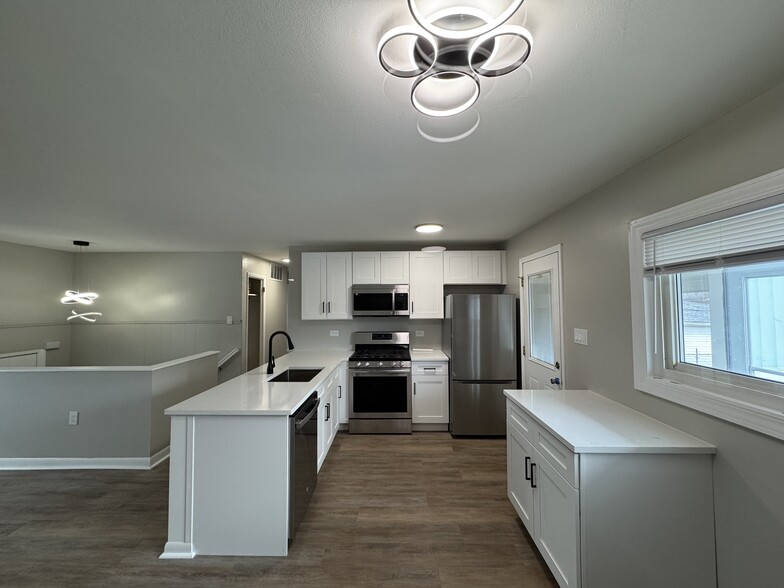 Building Photo - 117 S Willow Ln