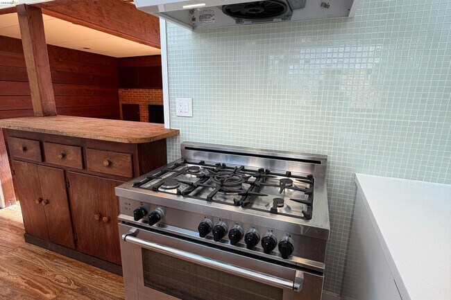 Building Photo - 25 Sunset Dr