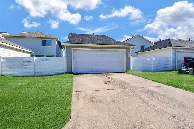 Building Photo - 6322 Hall Pond Ct