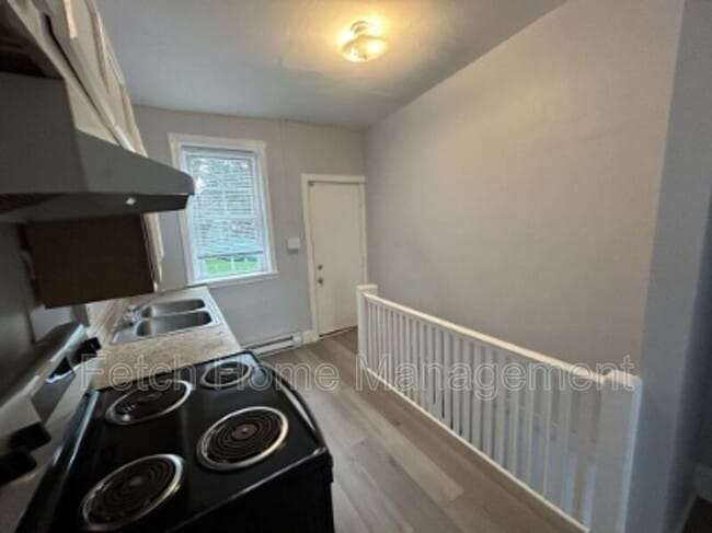 Building Photo - 430 Manor St