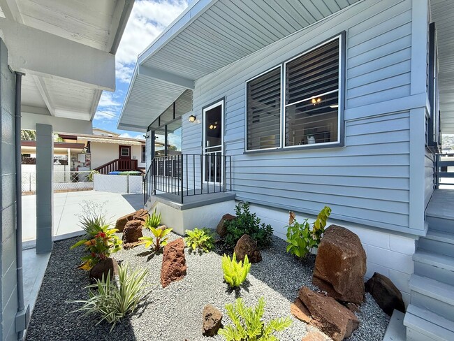 Building Photo - Modern two story Kaimuki home - all new ki...
