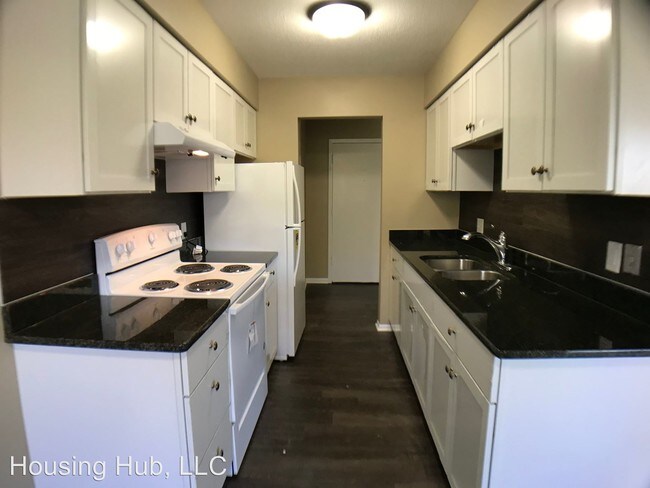 Building Photo - 795 6th St E