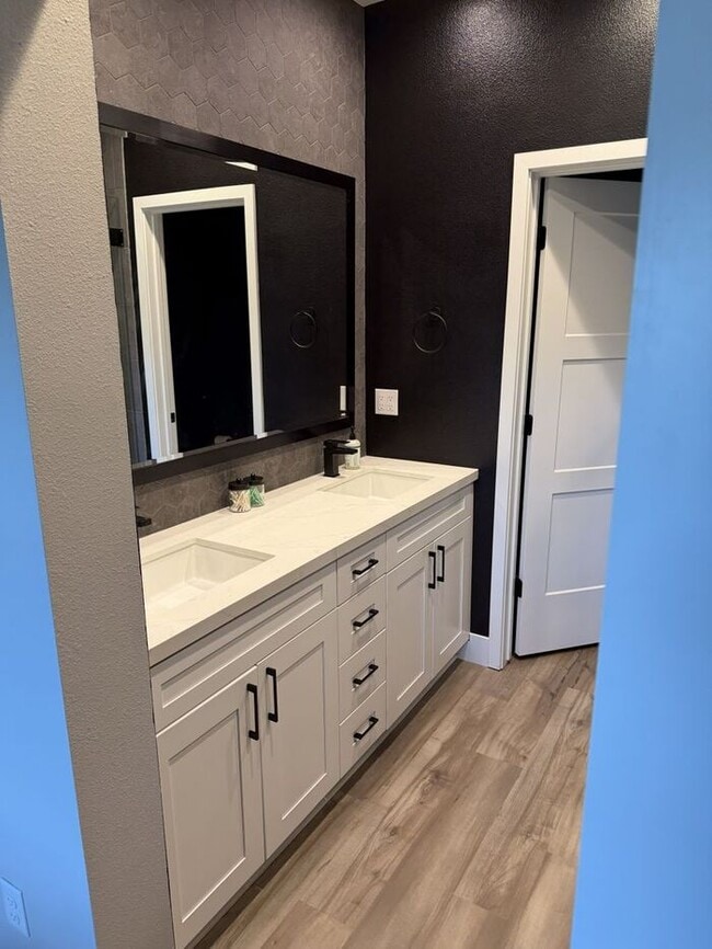 Building Photo - Luxury Living in Fountaingrove Wine Country/ Excellent location with rare views/ Fully upgraded i...