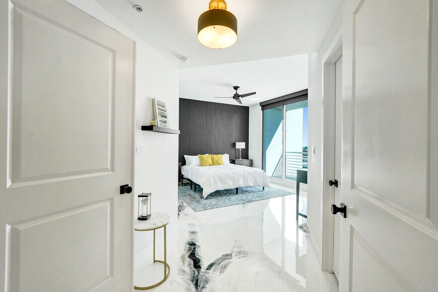 Building Photo - 315 NE 3rd Ave