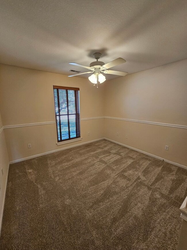 Building Photo - 3 bedroom, 2 bathroom home