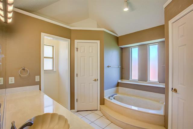 Building Photo - 7909 Tree Leaf Ln