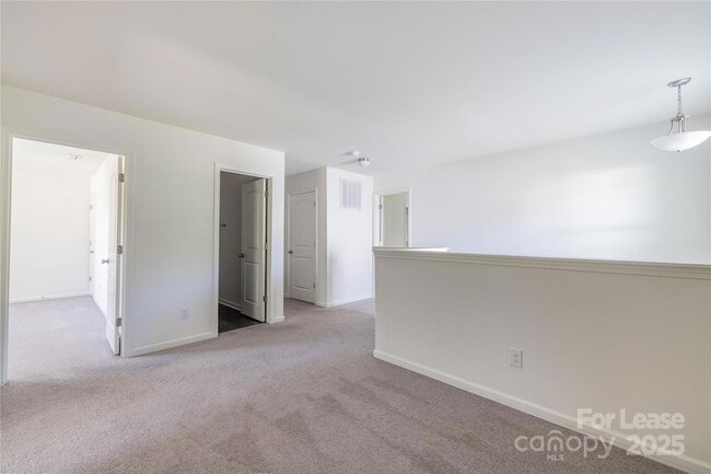 Building Photo - 710 Yorkshire Dr