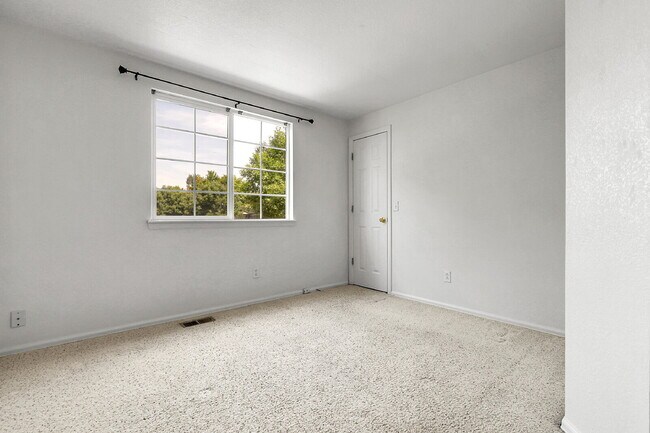 Building Photo - $2,650.00 - 4 Bedrooms, 2.5 Bathrooms, Sin...