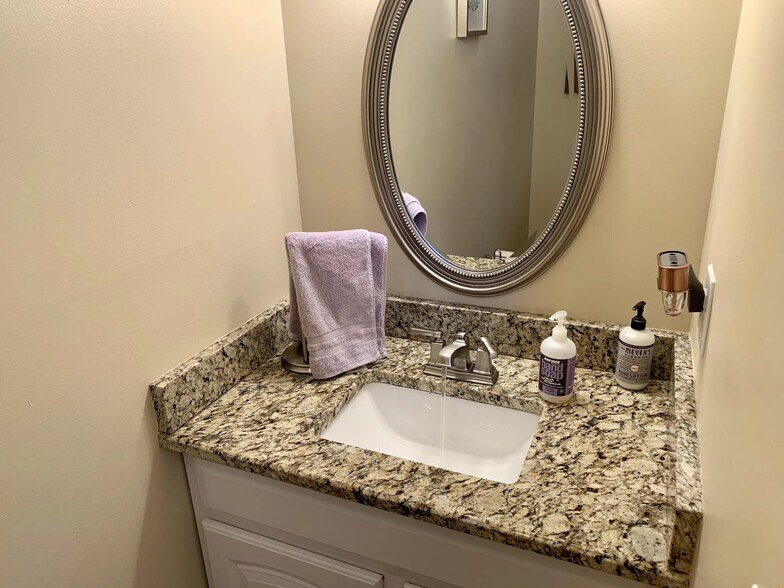 Building Photo - 124 Charlton Ct