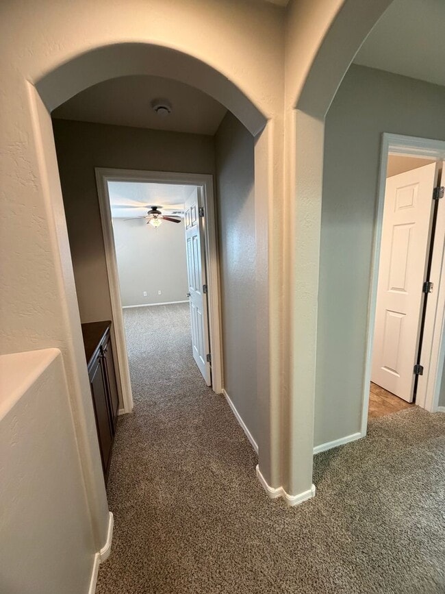 Building Photo - Community pool and a low maintenance yard