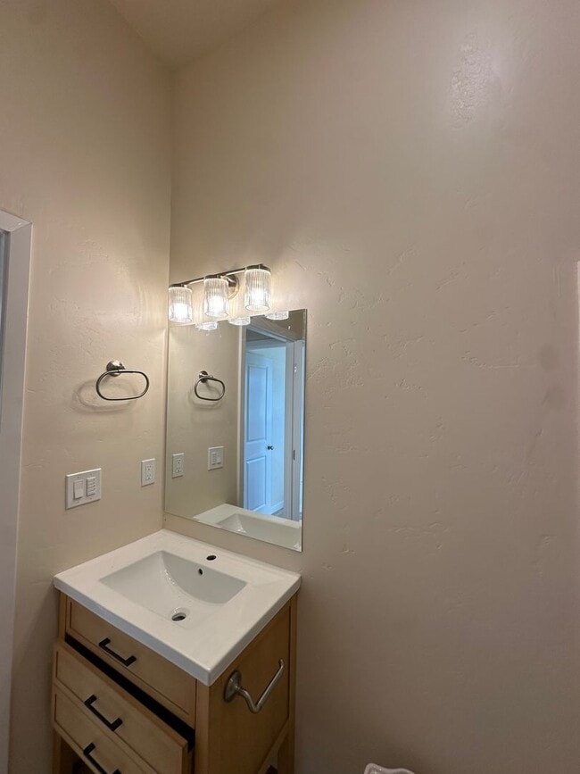 Building Photo - Bright & New 2 Bed / 2 Bath with Vaulted Ceilings & Covered Parking!