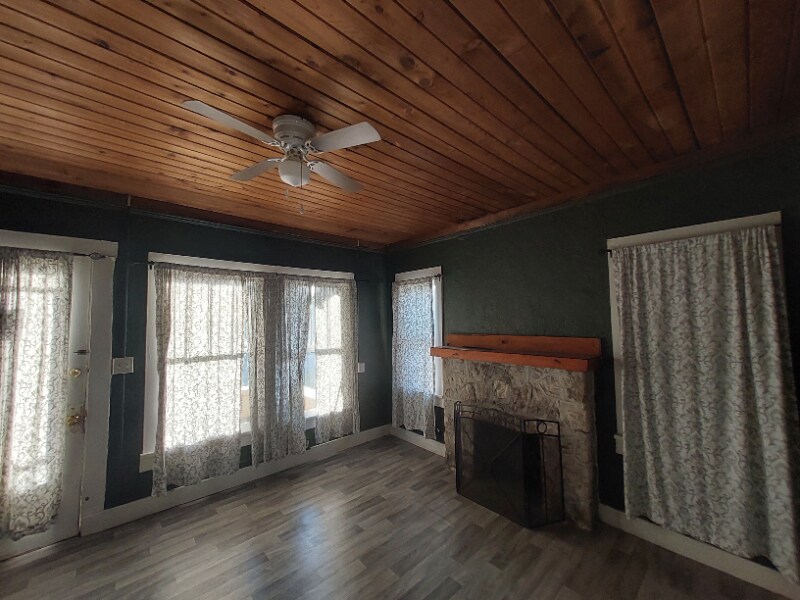 Building Photo - 2713 5th St W