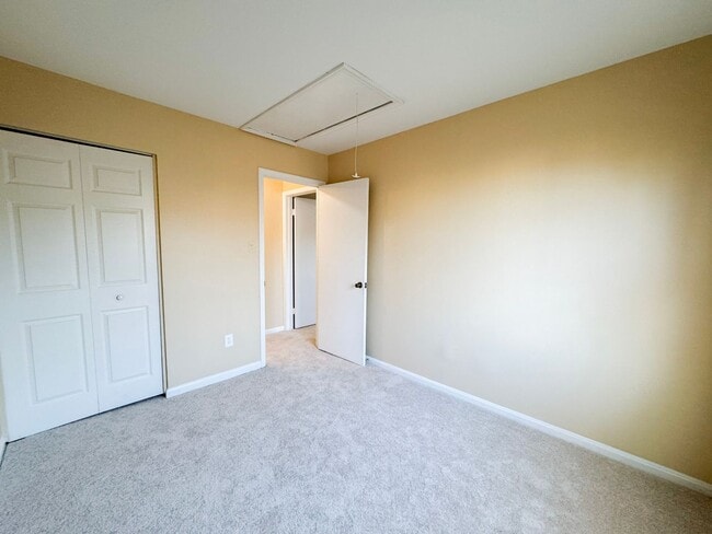 Building Photo - Relaxing 3 Bed 2 Bath Brick Townhome With Fenced Yard In Beautiful Franconia Commons