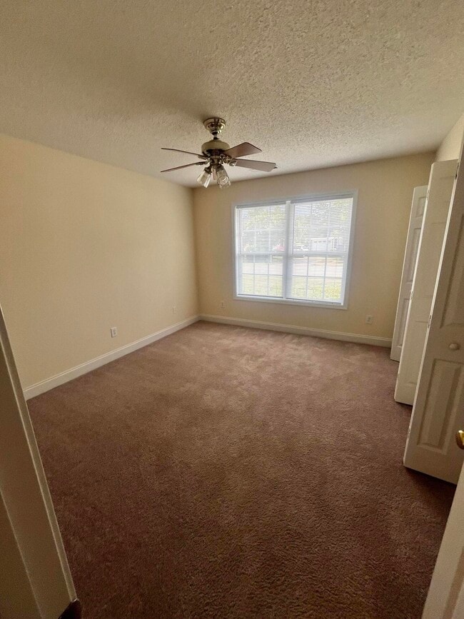 Building Photo - 3473 Beacon Dr