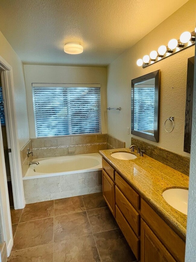 Building Photo - 5106 Camanche Way