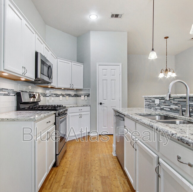 Building Photo - 542 Hickory Ln