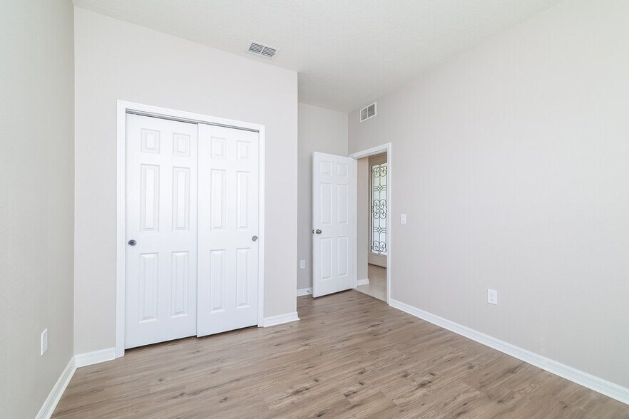 Building Photo - 1733 Cayman Cove Cir