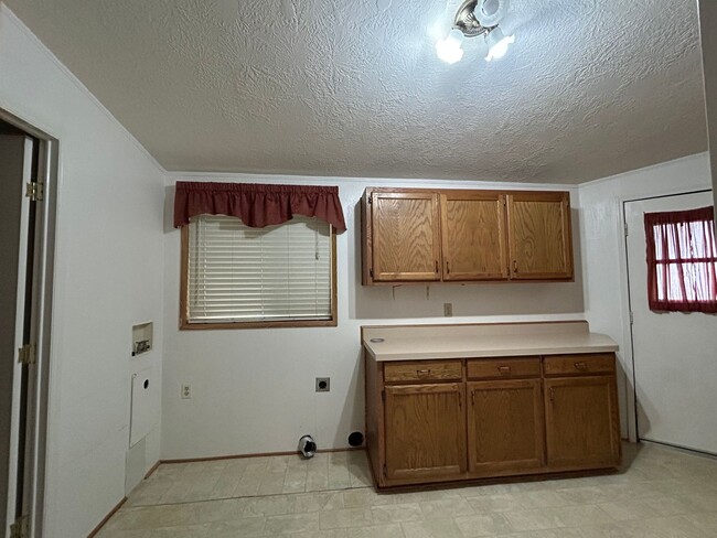 Building Photo - 8 Bass Ct