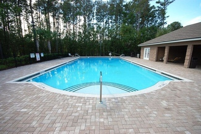 Building Photo - 2/2 Condo  in Merrill Pines Gated Community