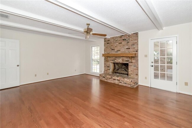 Building Photo - 1005 Westbury Dr