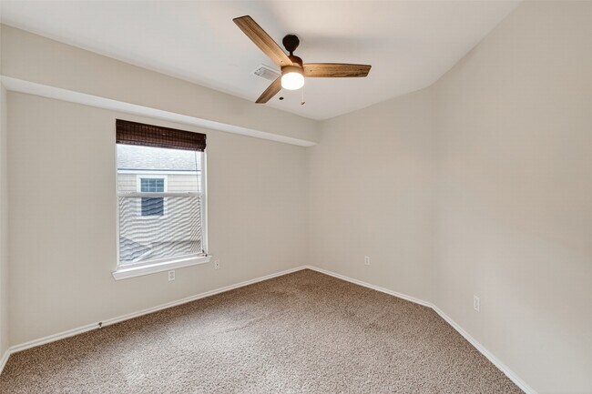 Building Photo - 16855 Carrollton Creek Ln