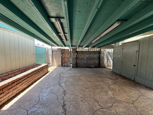 Building Photo - 4709 N 26th Ln