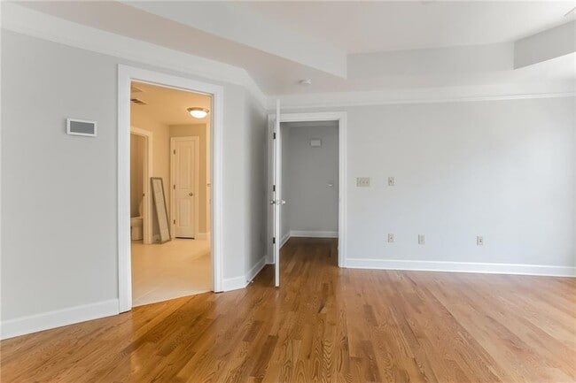 Building Photo - 1381 Parkview Ln