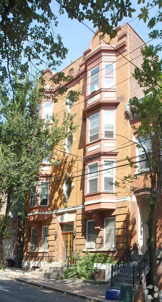 Building Photo - The Elms