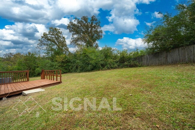 Building Photo - 2827 Arrowhead Cir NE