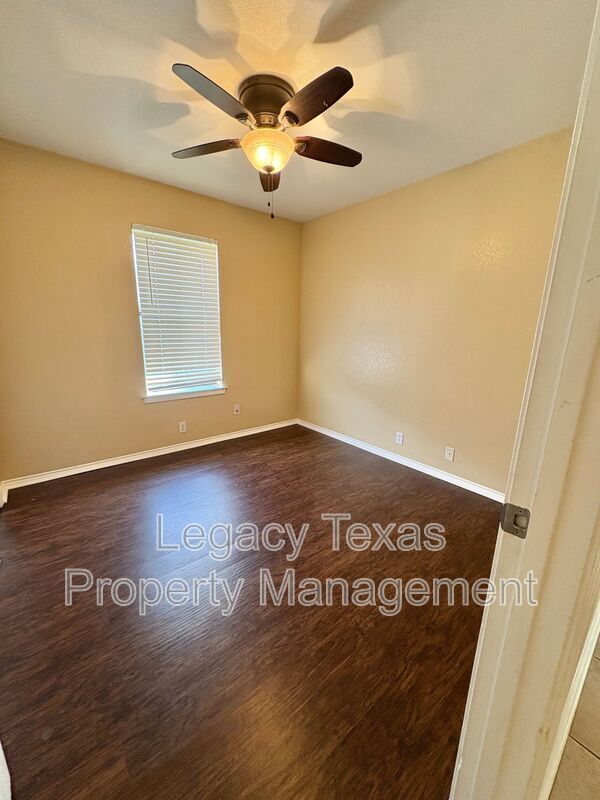 Building Photo - 1208 Lindsey Ln