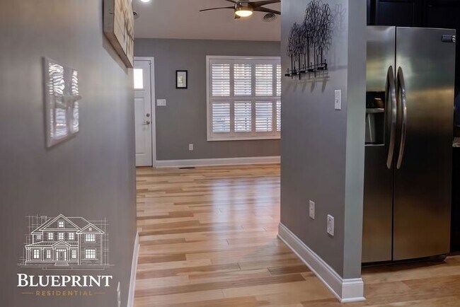 Building Photo - Quiet neighborhood, great neighbors, great ranch layout with beautiful covered back deck!